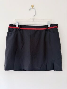 Louis Castel Black Skort Womens Golf Walking Pickleball Red Trim Pleats Side Zip